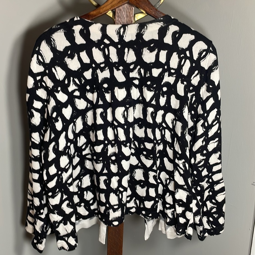 Alfani one button cropped cardigan - 1X black and off white - Picture 3 of 3